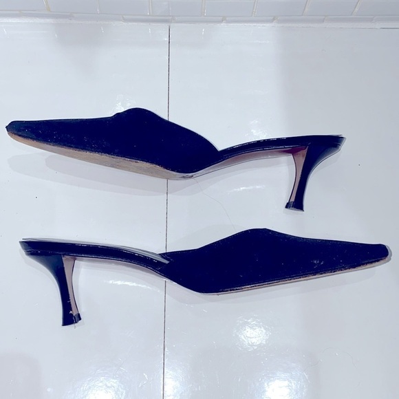 Stuart Weitzman black fabric shoes. 3”lacquer heels. Leather insole. Size 8. - Picture 2 of 6